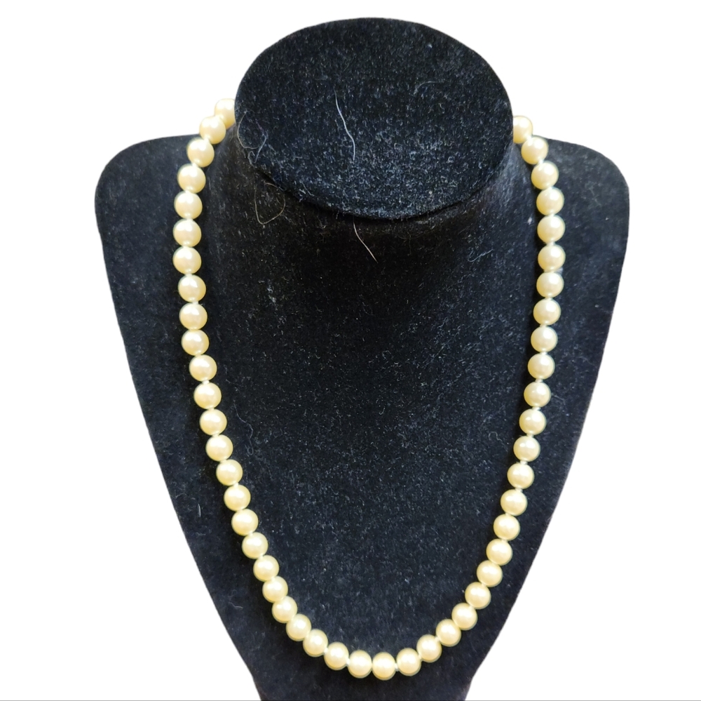 Vtg Avon Faux Pearl Necklace